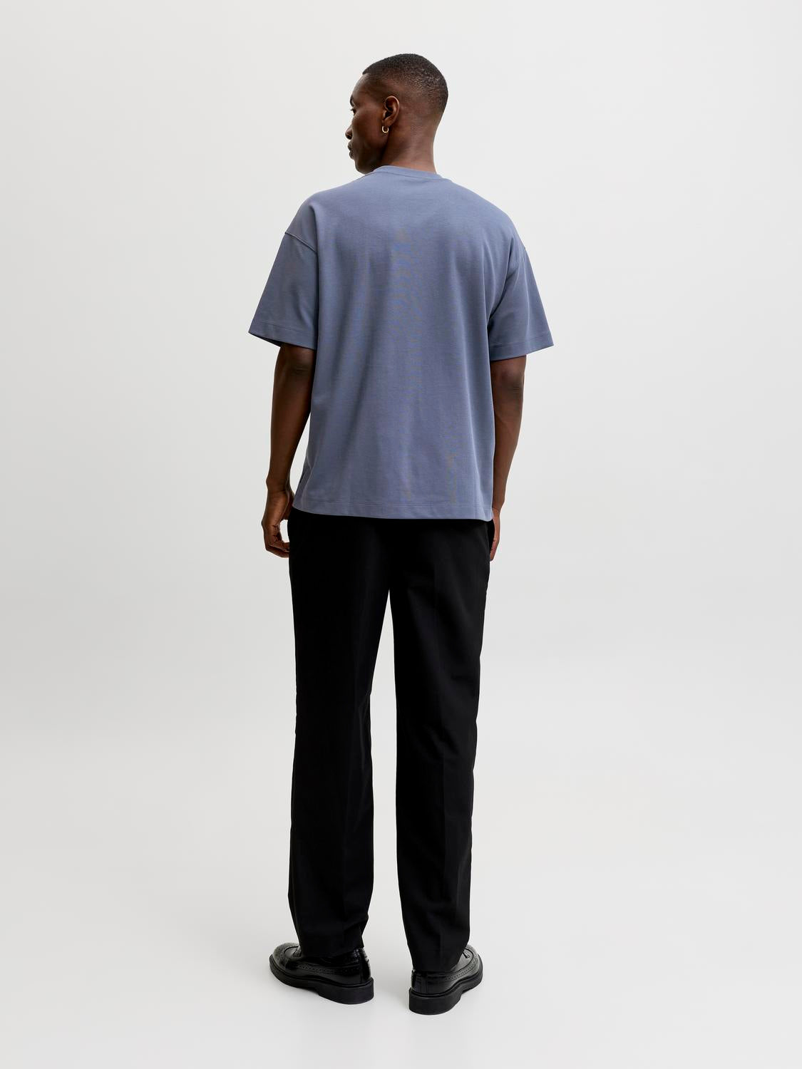 model_shot-back